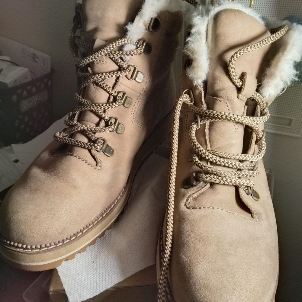 Toms Tan Lace Up Boots with Fur Trim